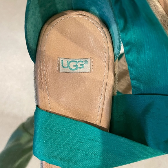 Beautiful Green tie up wedges - Picture 4 of 4